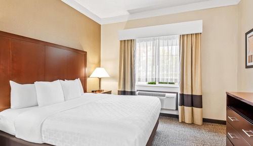Suite, 1 King Bed, Accessible, Non Smoking
