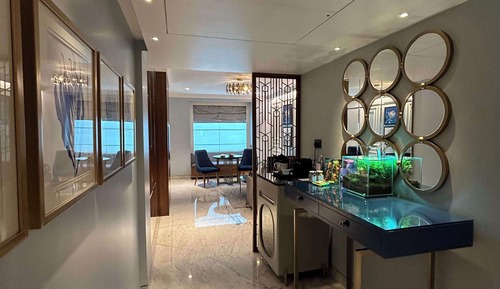 Executive Suite with Airport Transfers and Club Lounge access