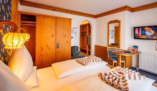 Standard Double Room, 1 King Bed, Balcony, Mountain View