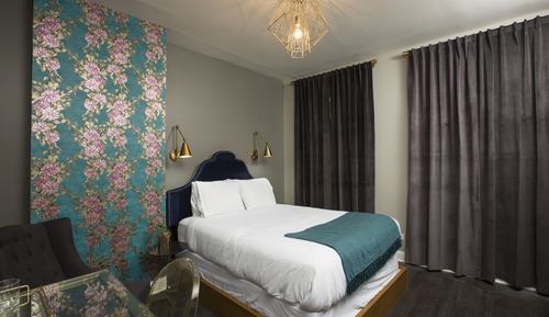 Room, 1 Queen Bed (Wabansia)