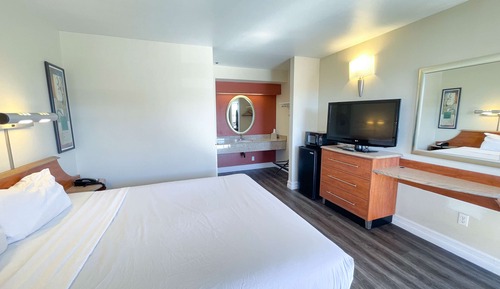 Standard Room, 1 King Bed, Non Smoking, Refrigerator & Microwave