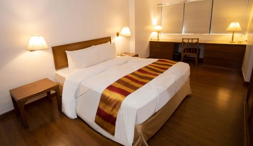 Park Tower Suite