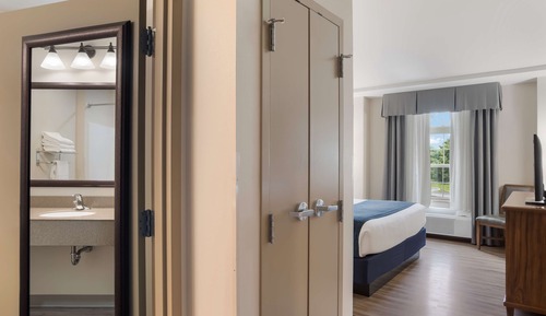 Suite, 1 King Bed, Non Smoking, Refrigerator (Queen Murphy Bed Only with Sofabed)