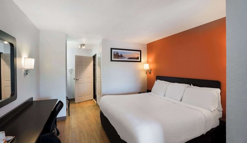 Suite, 1 King Bed with Sofa bed, Non Smoking