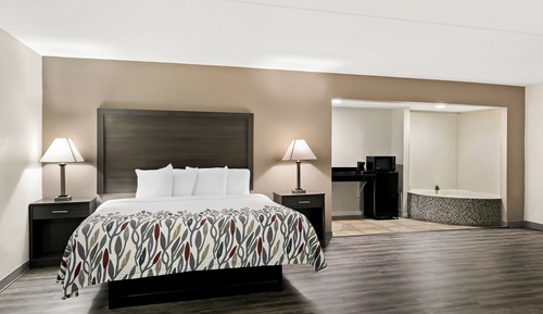 Superior Room, 1 King Bed, Non Smoking, Jetted Tub
