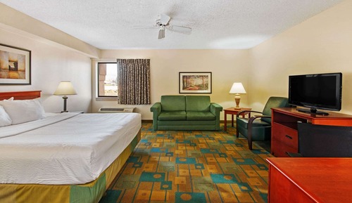 Deluxe Suite, 1 King Bed, Non Smoking