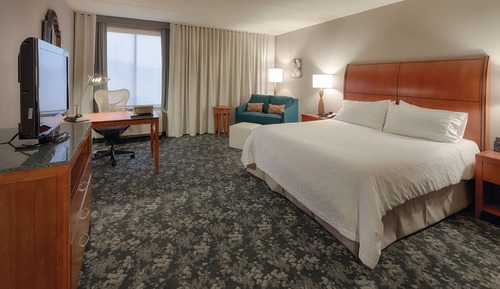 One King Bed, Non-Smoking, with Jetted Tub
