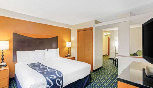 Suite, 1 King Bed, Non Smoking