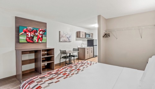 Suite, 1 King Bed, Non Smoking, Kitchenette