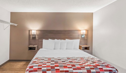 Deluxe Room, 1 King Bed, Non Smoking, Kitchenette