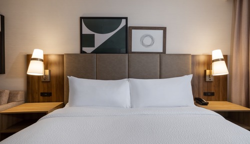 Studio Suite, 1 King Bed, Kitchen, View (Airport View)