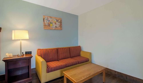 Suite, 1 King Bed with Sofa bed, Non Smoking
