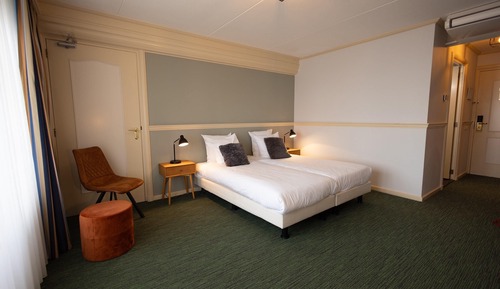 Superior Room, 2 Twin Beds, Non Smoking, Bathtub