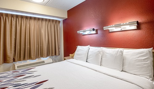 Standard Room, 1 King Bed (Smoke Free)
