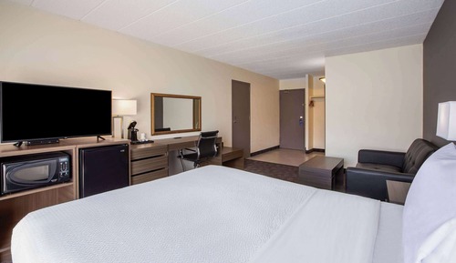 Deluxe Room, 1 Queen Bed with Sofa bed, Non Smoking