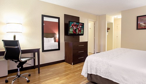 Suite, 1 King Bed with Sofa bed (2 Room, Smoke Free)