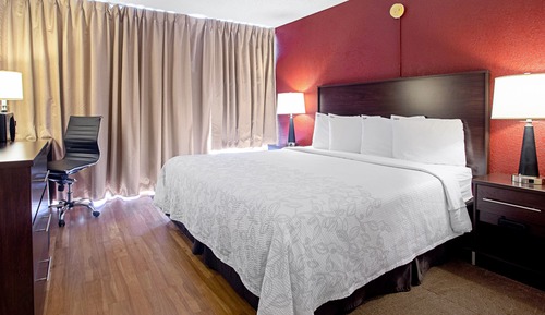 Deluxe Room, 1 King Bed (Smoke Free)