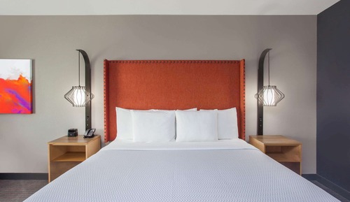 Room, 1 King Bed, Accessible, Non Smoking (Mobility/Hearing,tub w grab bars)
