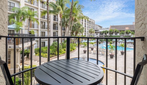 Studio Suite, 2 Double Beds, Non Smoking, Pool View