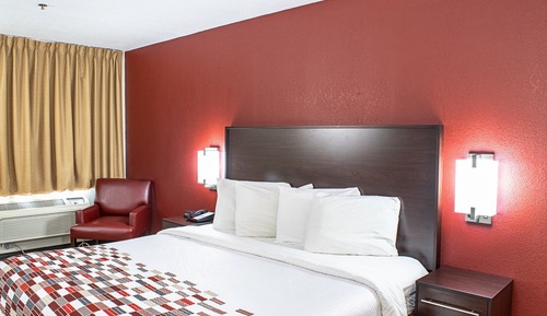 Deluxe Room, 1 King Bed, Accessible (Smoke Free)