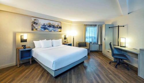 Room, 1 King Bed with Sofa bed, Non Smoking (Upgrade)
