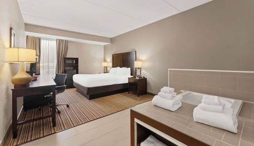 Room, 1 King Bed, Non Smoking, Jetted Tub