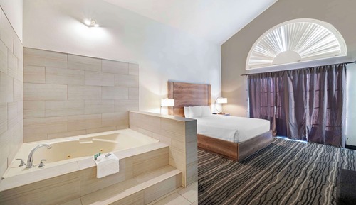 Suite, 1 King Bed, Non Smoking, Jetted Tub