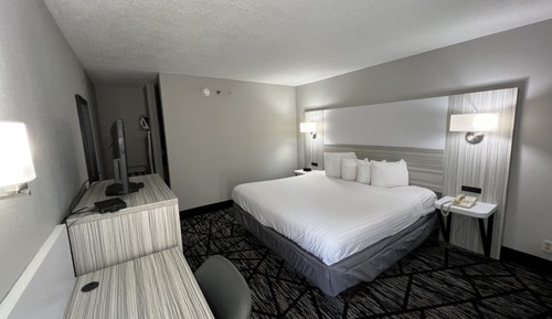 Deluxe Room, 1 King Bed, Non Smoking (Third Floor, Interior Corridor)