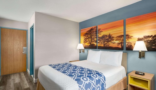Standard Room, 1 Queen Bed