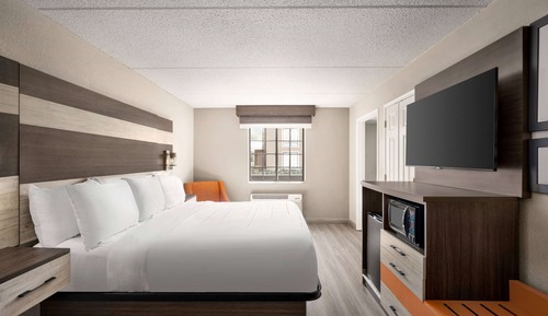 Room, 1 King Bed, Accessible, Non Smoking (Mobility/Hearing Impaired Accessible)