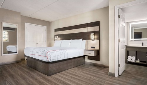 Suite, 1 Bedroom, Non Smoking (1 King Bed)