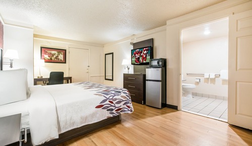 Deluxe Room, 1 King Bed, Accessible, Non Smoking