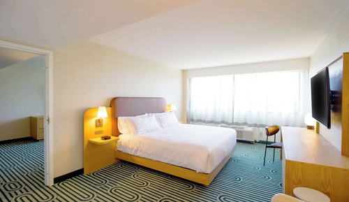 Suite, 1 King Bed, River View