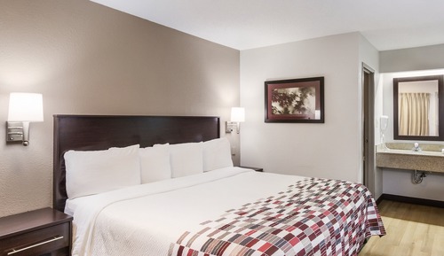 Standard Room, 1 King Bed (Smoke Free)