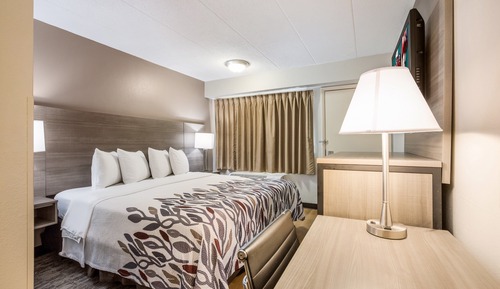 Deluxe Room, 1 King Bed (Smoke Free, Second Floor)