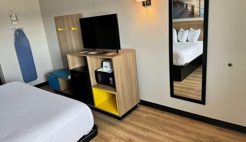 Standard Room, 1 King Bed, Accessible