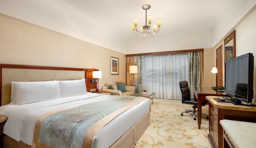 Deluxe Room, 1 King Bed, City View