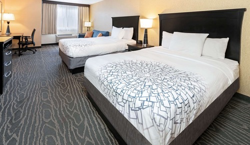 Deluxe Room, Multiple Beds, Non Smoking, Mountain View (Deluxe Family Room)