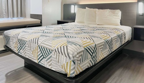 Standard Room, 1 King Bed, Accessible, Non Smoking