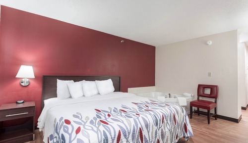 Deluxe Room, 1 King Bed, Non Smoking, Jetted Tub