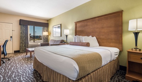 Standard Room, 1 King Bed, Accessible, Non Smoking (Walk-in Shower)