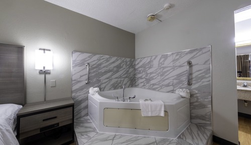 Deluxe Room, 1 King Bed, Jetted Tub (Smoke Free)
