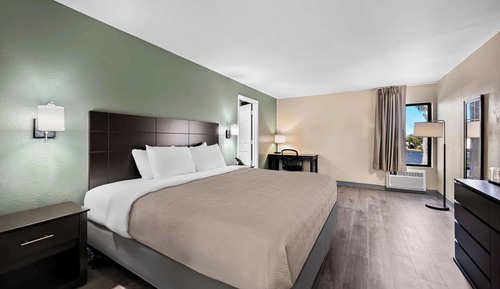 1 King Bed Suite w/ Efficiency Non Smoking