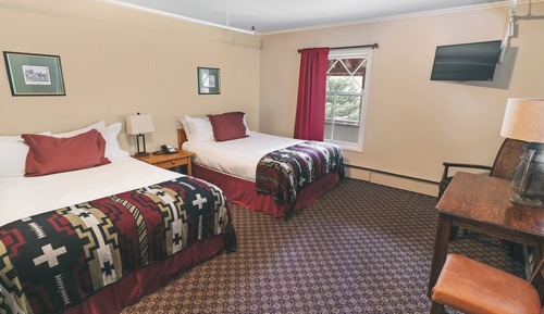 Deluxe Single Room, 2 Queen Beds, Mountain View