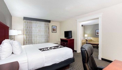 Suite, 1 King Bed, Non Smoking