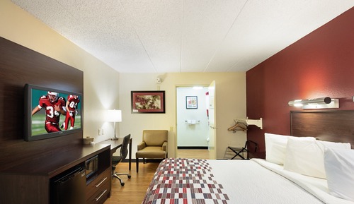 Deluxe Room, 1 King Bed, Accessible (Smoke Free)