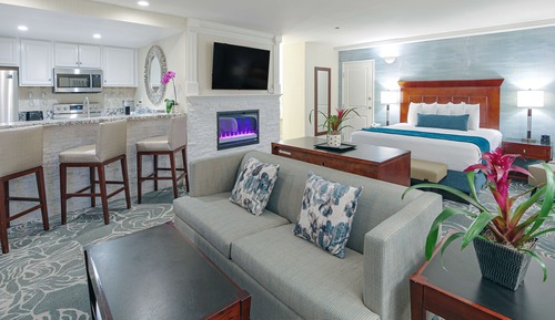 Suite, 1 King Bed, Non Smoking, Kitchen (Living Room;Oversized Room)
