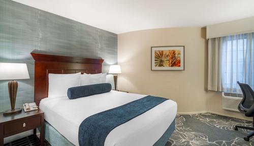 Standard Room, 1 Queen Bed, Refrigerator, Courtyard Area