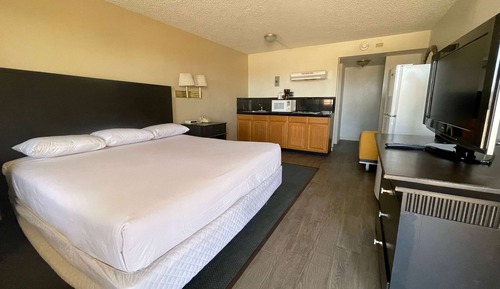 Room, 1 King Bed, Non Smoking, Kitchenette