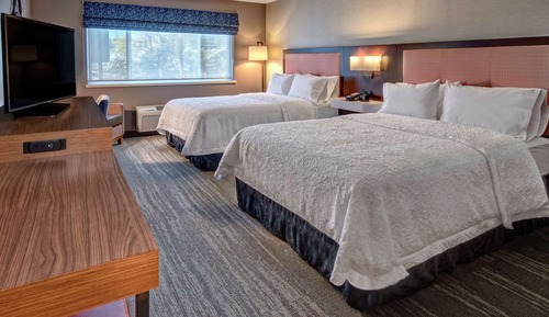2 Queen Beds, Accessible (Mobility & Hearing, Roll-in Shower) Non-Smoking